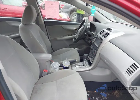 2013 Toyota Corolla Le z USA, uszkodzony, nr VIN 2T1BU4EE7DC944351